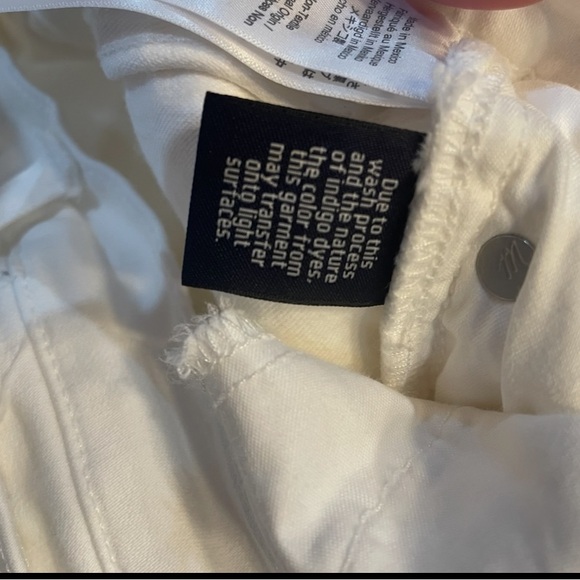 Madewell Cali Demi Boot Jeans in Pure White Denim Raw Hem
Edition Size 25 - Picture 9 of 10
